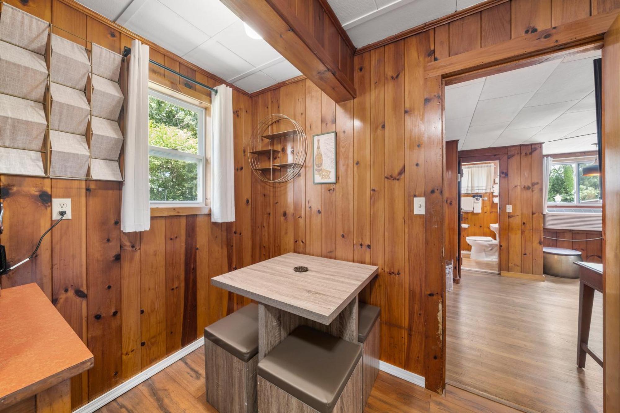 Cedarwood Inn Hendersonville Bagian luar foto