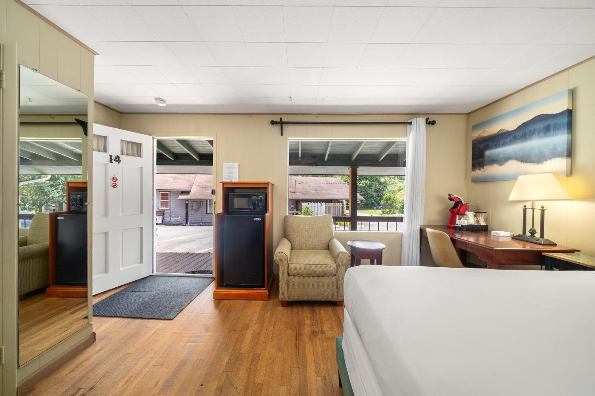 Cedarwood Inn Hendersonville Bagian luar foto