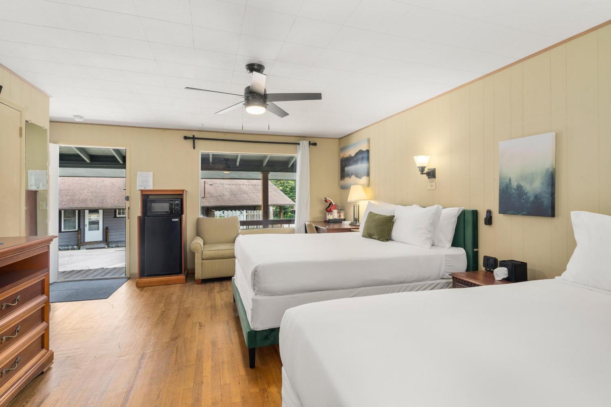 Cedarwood Inn Hendersonville Bagian luar foto