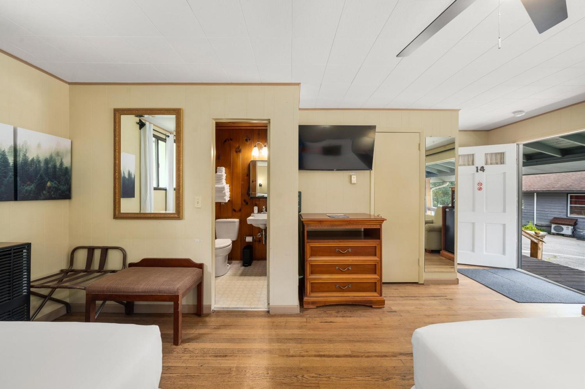 Cedarwood Inn Hendersonville Bagian luar foto