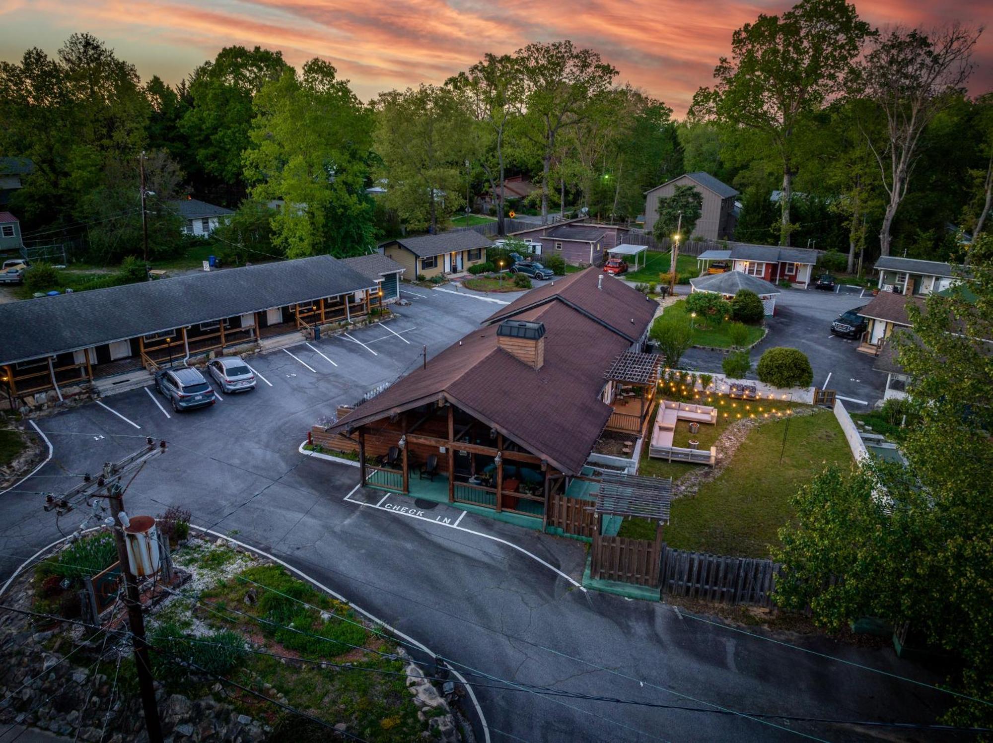 Cedarwood Inn Hendersonville Bagian luar foto