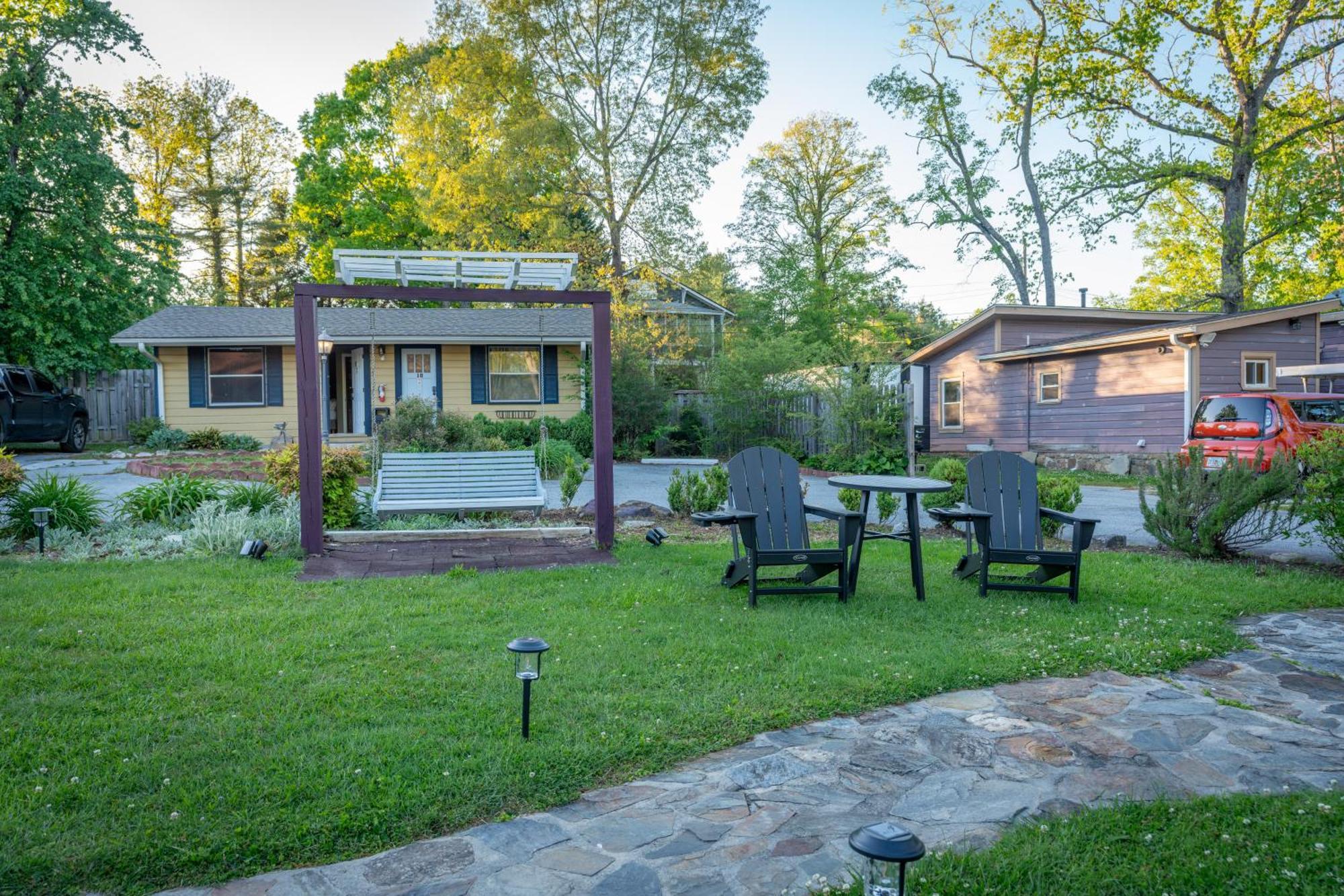 Cedarwood Inn Hendersonville Bagian luar foto