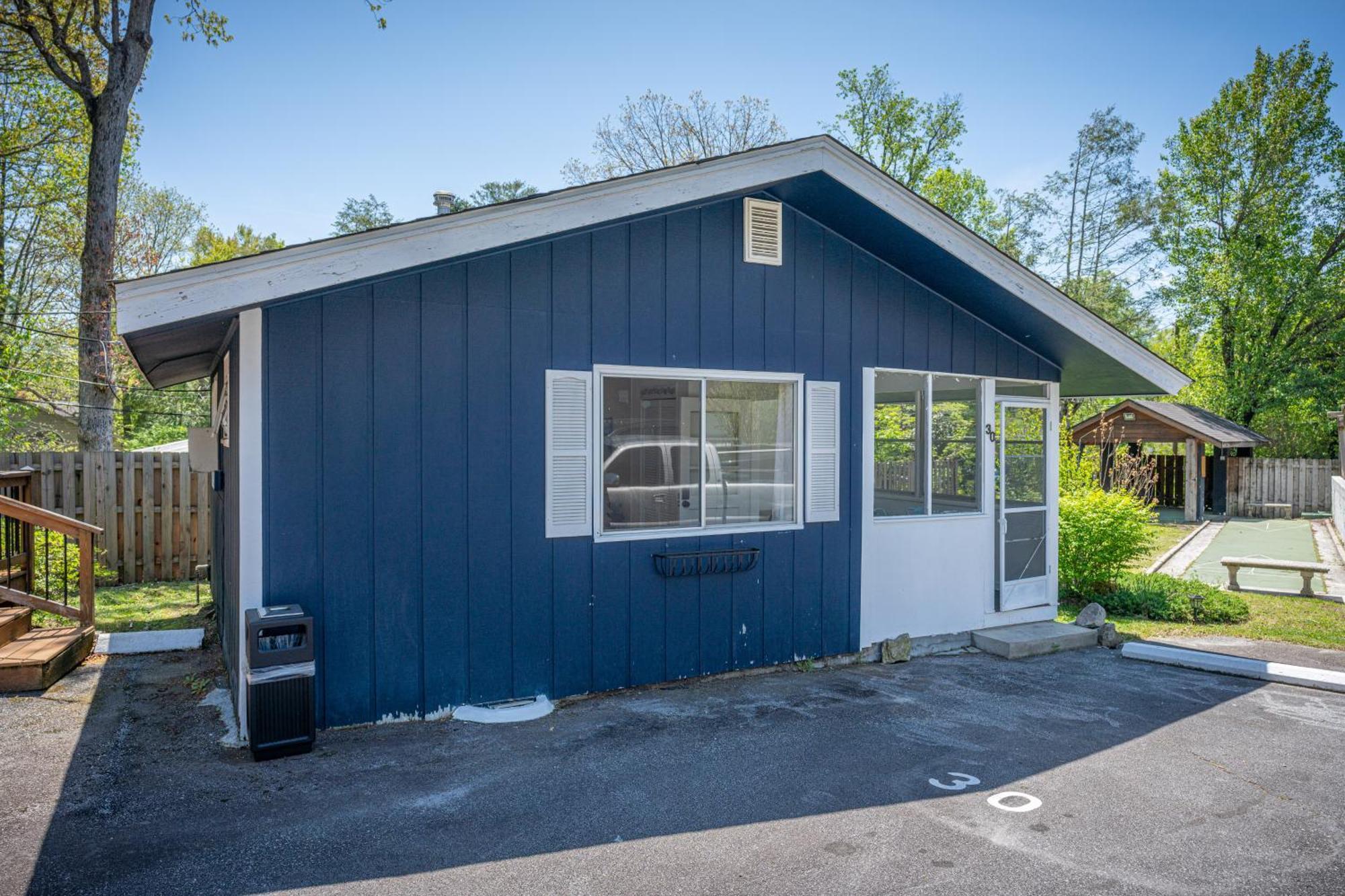 Cedarwood Inn Hendersonville Bagian luar foto