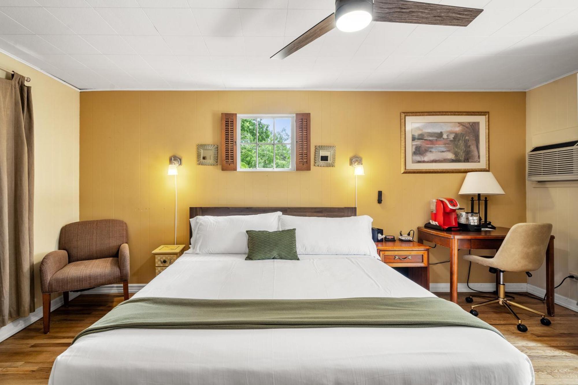 Cedarwood Inn Hendersonville Bagian luar foto
