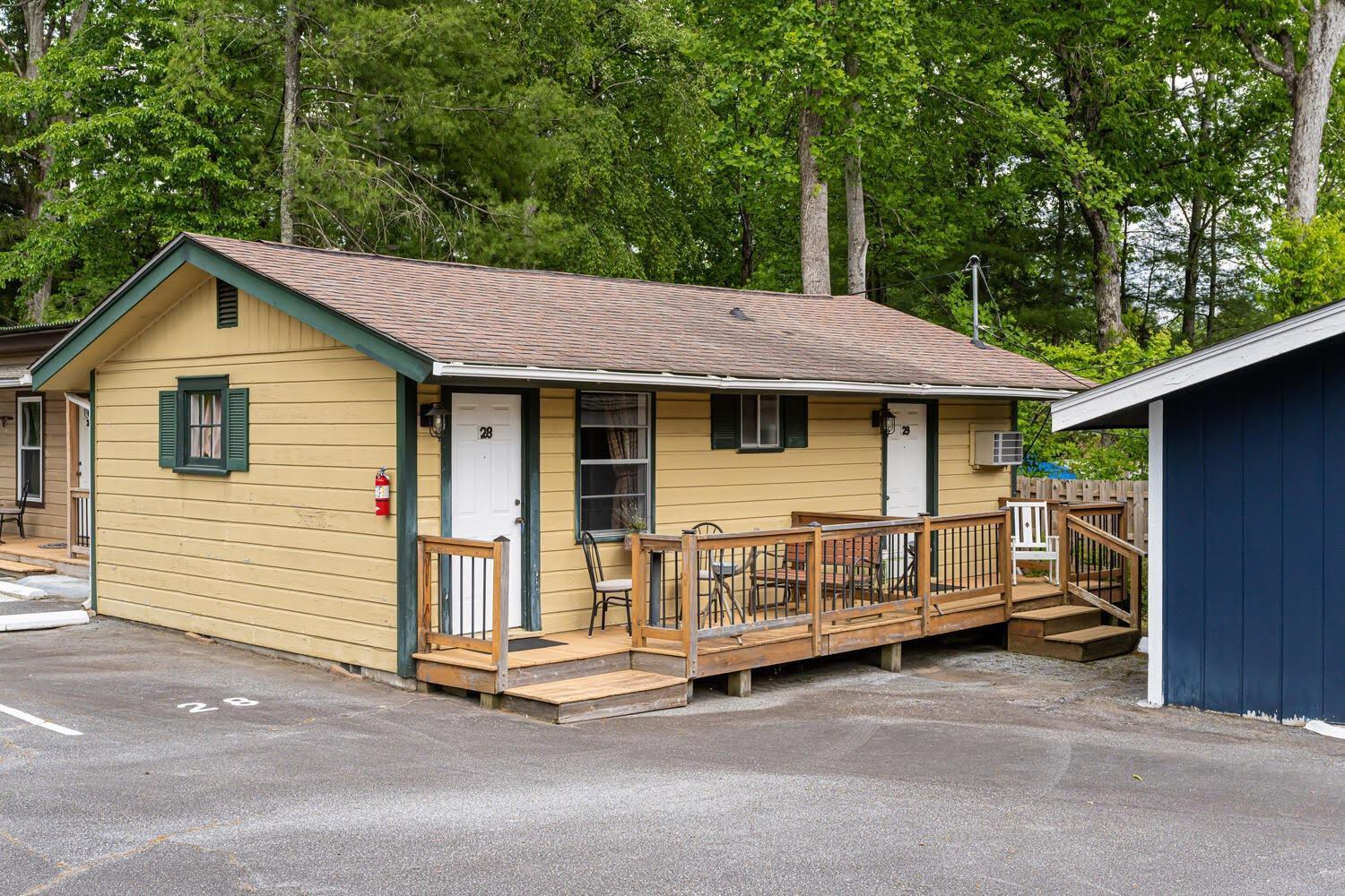 Cedarwood Inn Hendersonville Bagian luar foto