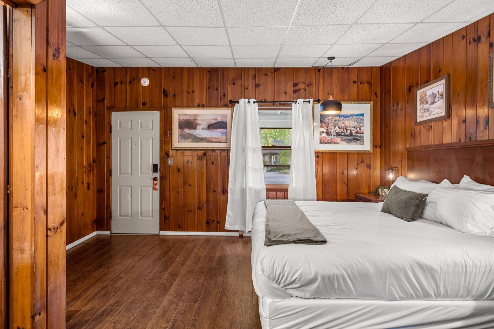 Cedarwood Inn Hendersonville Bagian luar foto