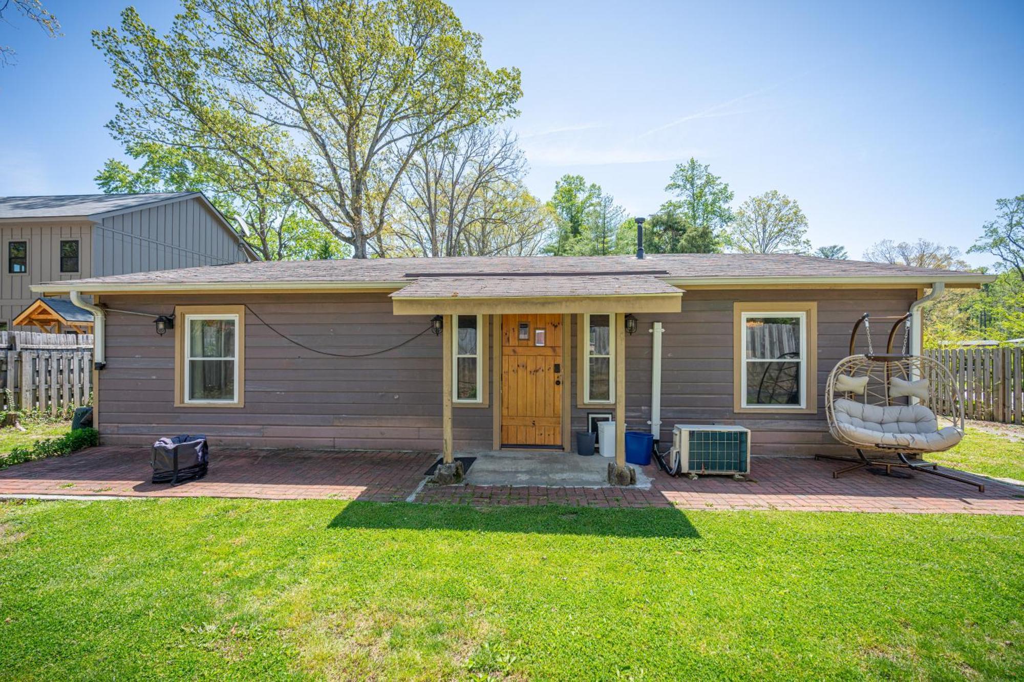 Cedarwood Inn Hendersonville Bagian luar foto